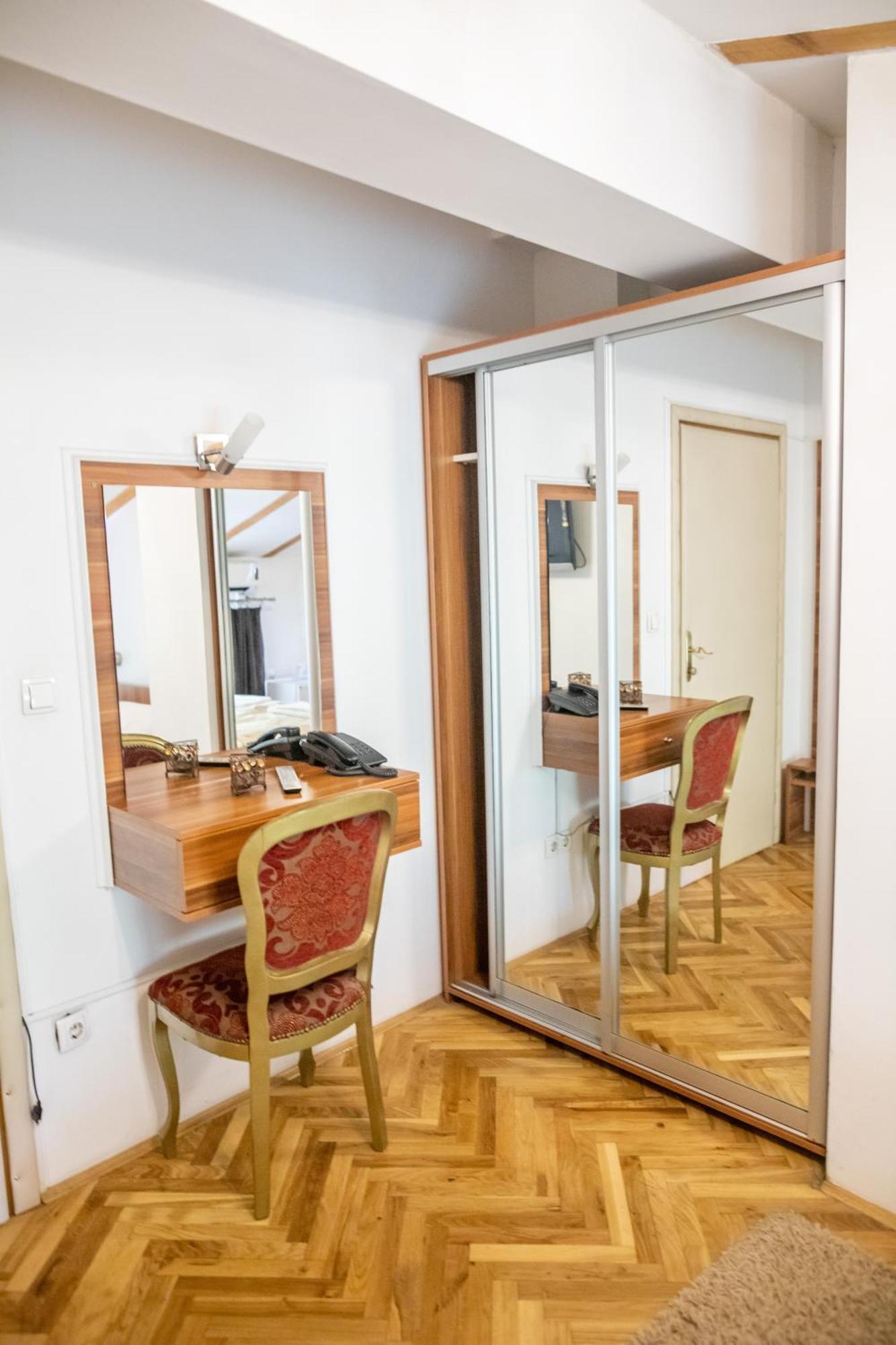 Hotel Herc Szarajevó Kültér fotó